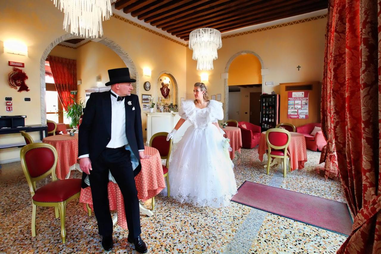 Albergo Antica Corte Marchesini Campagna Lupia Esterno foto