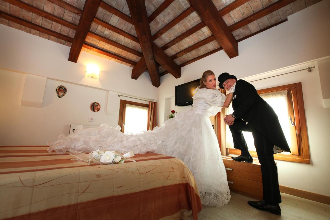Albergo Antica Corte Marchesini Campagna Lupia Esterno foto