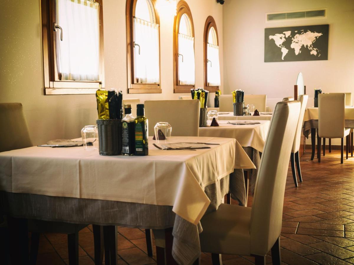 Albergo Antica Corte Marchesini Campagna Lupia Esterno foto