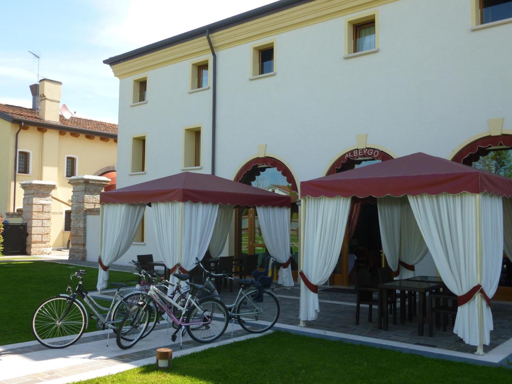 Albergo Antica Corte Marchesini Campagna Lupia Esterno foto