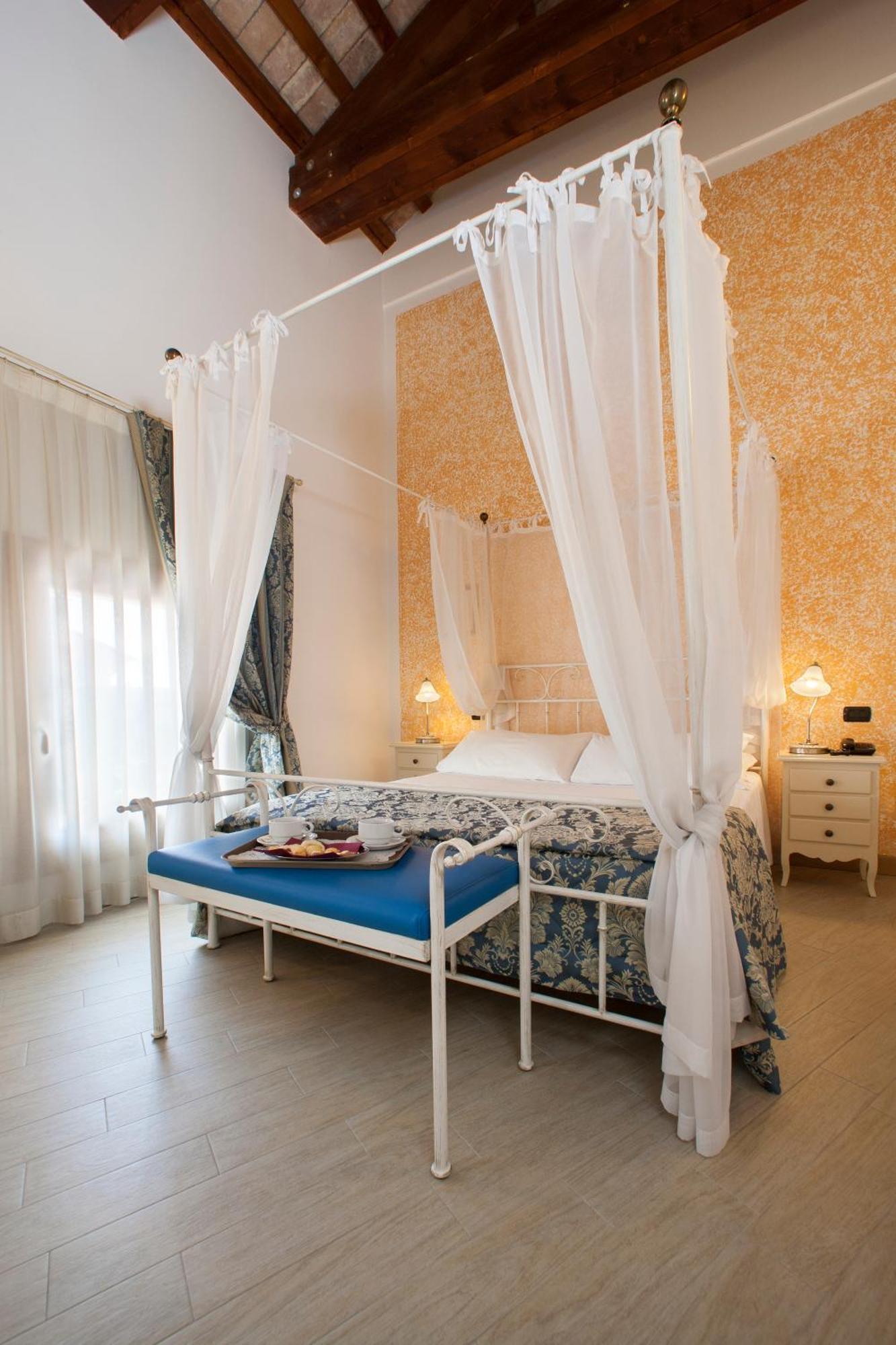 Albergo Antica Corte Marchesini Campagna Lupia Esterno foto
