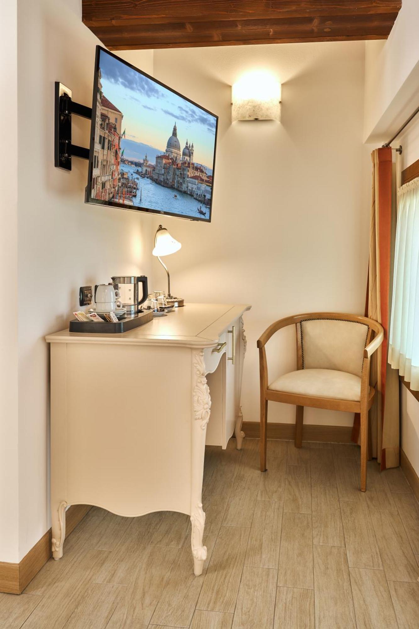 Albergo Antica Corte Marchesini Campagna Lupia Esterno foto