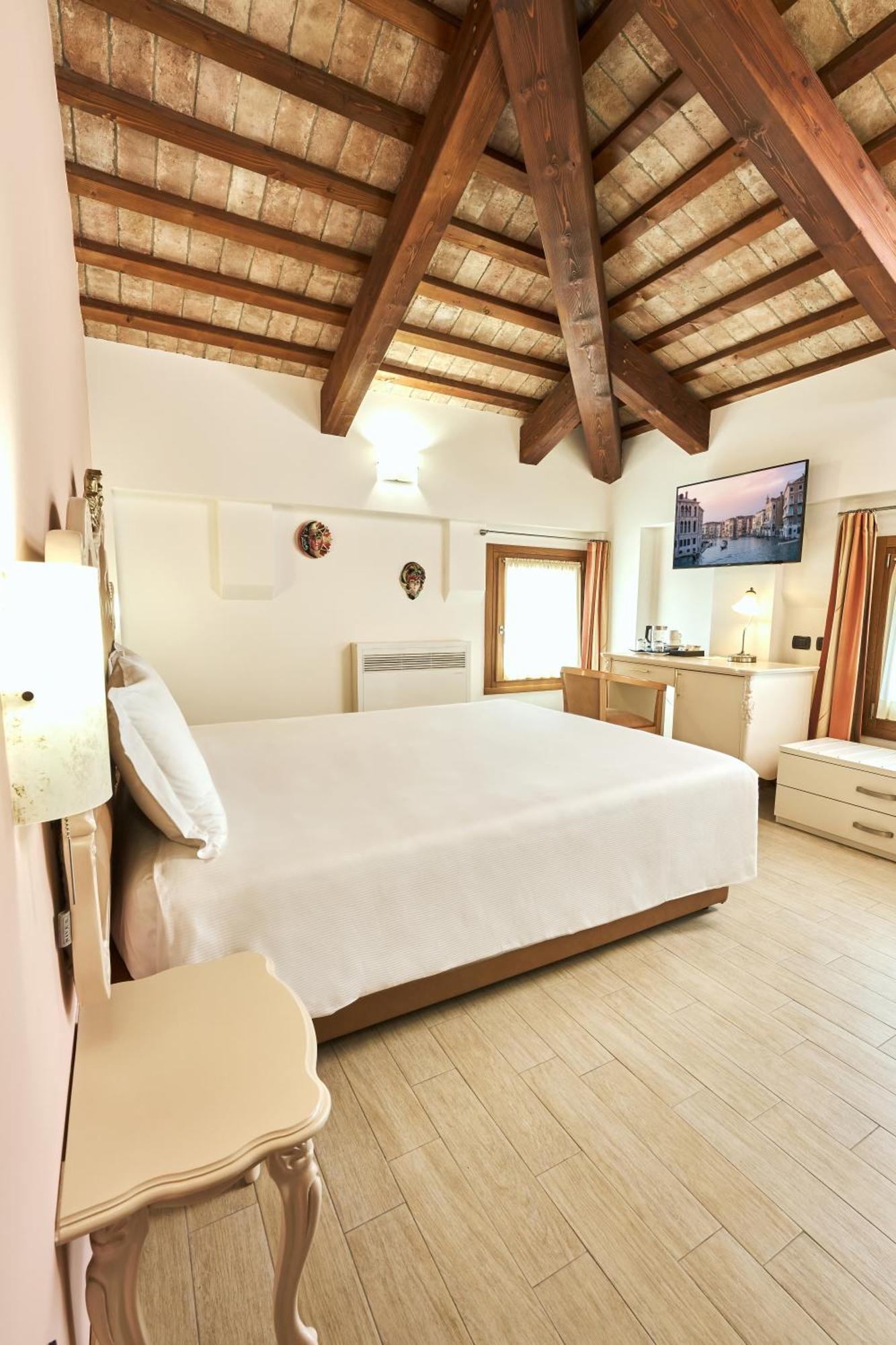 Albergo Antica Corte Marchesini Campagna Lupia Esterno foto