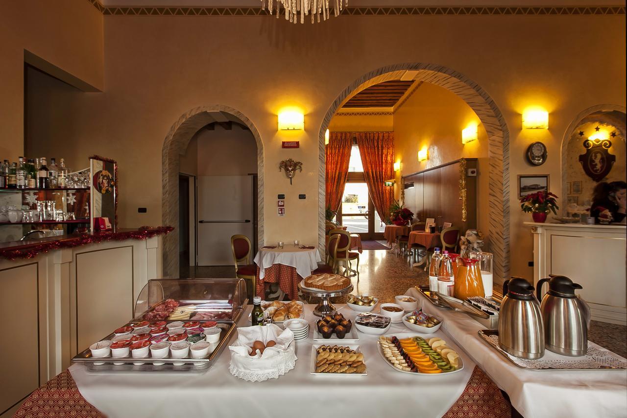 Albergo Antica Corte Marchesini Campagna Lupia Esterno foto