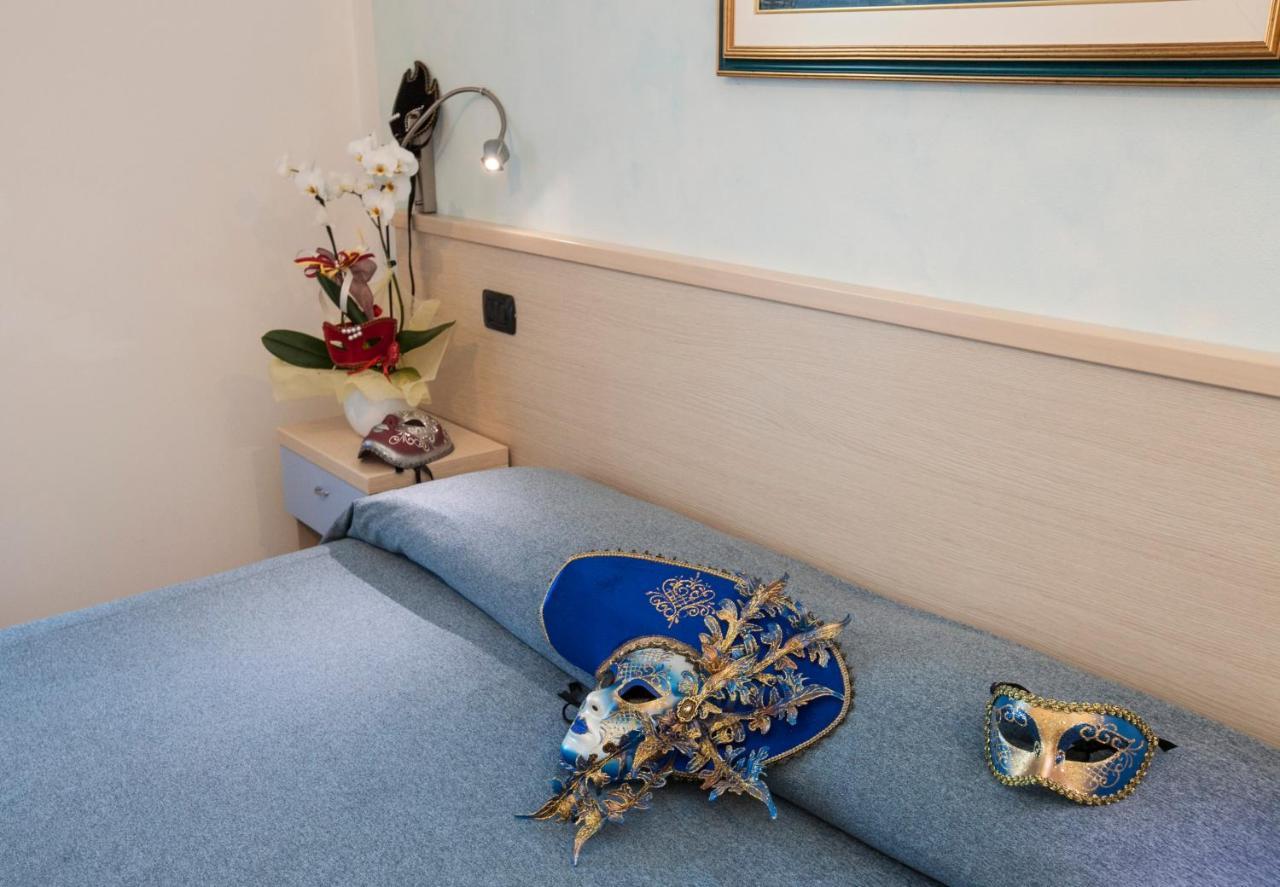 Albergo Antica Corte Marchesini Campagna Lupia Esterno foto